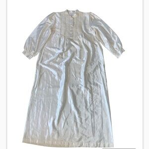 Vintage NWT Barbizon Cream Off-White Ivory Long Sleeve Night Gown with Lace